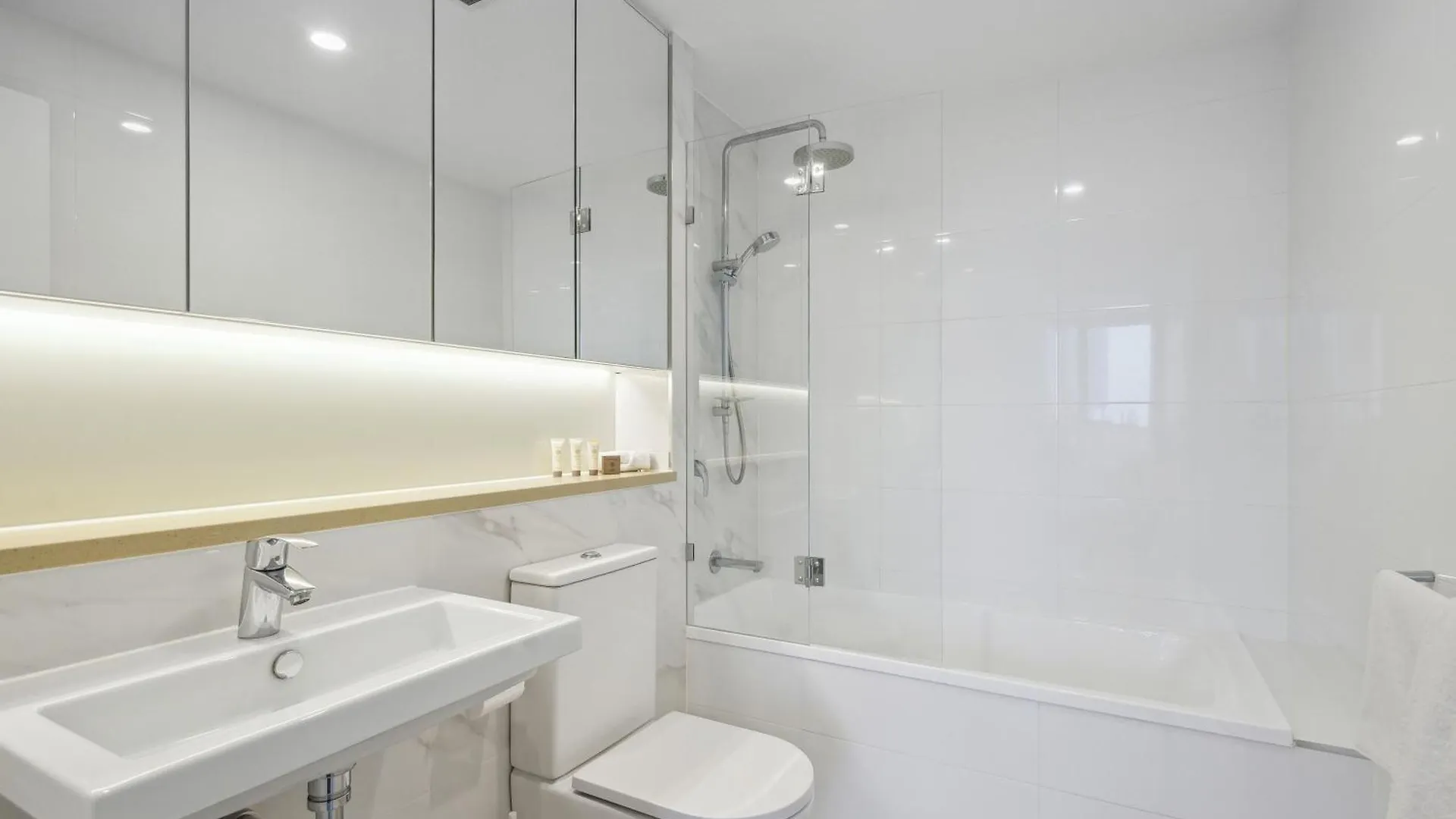 Balcony With Gardens&River Views By Stylish Stays Brisbane Australia